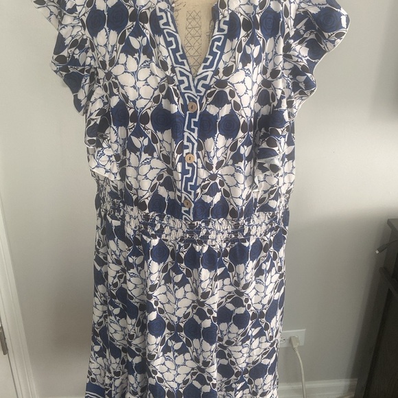 BloomChic Dresses & Skirts - BloomChic Blue and White Tie Front Midi Sundress